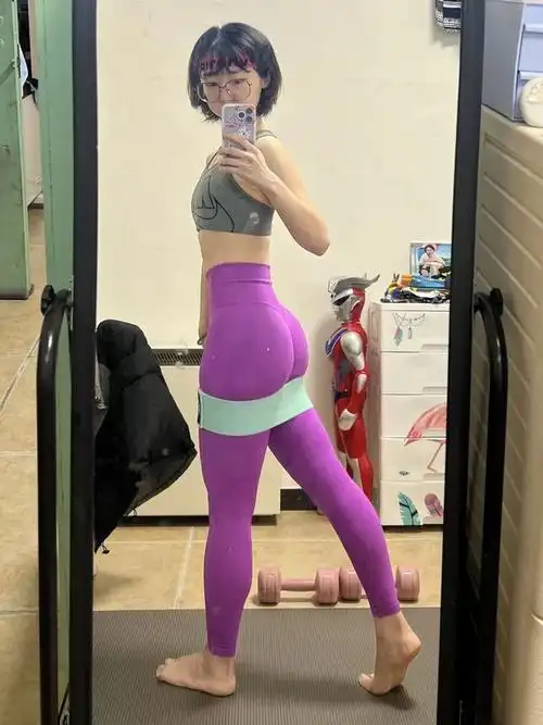 她生图暴露梨形身材可这腰真的太丧心病狂了