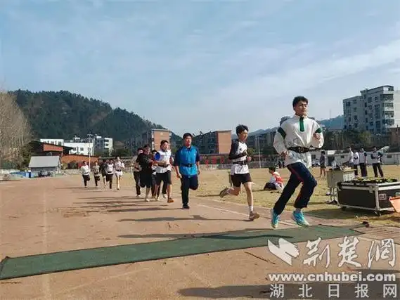 十堰市东风二中举行体育中考全真模拟实战演练