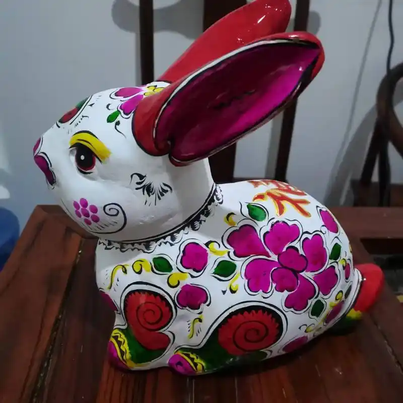 泥塑村黄忠祥的新作品泥塑兔欢迎大家支持点评 - 抖音