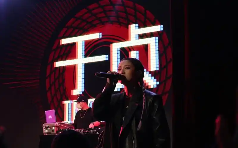 于贞飞奔向你说唱新时代重庆巡演20201128