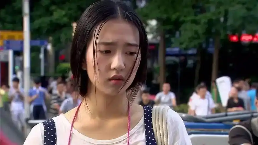 当然,角色也成就了许龄月,她本人也说——我喜欢花儿(剧中角色),她