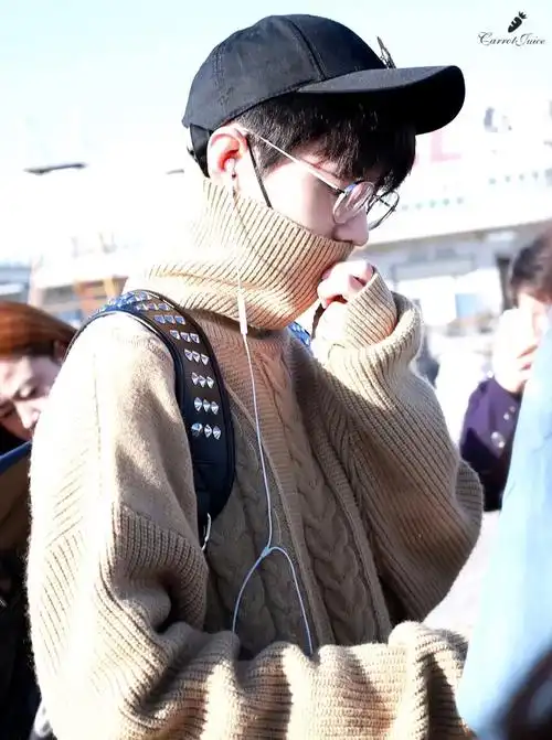 肖战 #机场穿搭  #一眼沦陷  太酷了!我又发一次 - 抖音