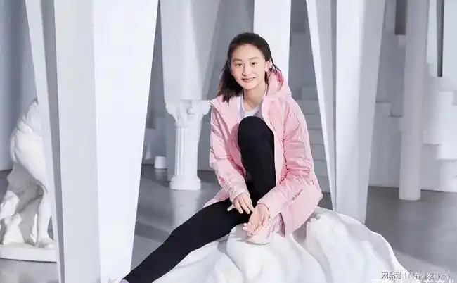 有种发育过猛叫田亮女儿12岁身材惹眼有多漂亮呢