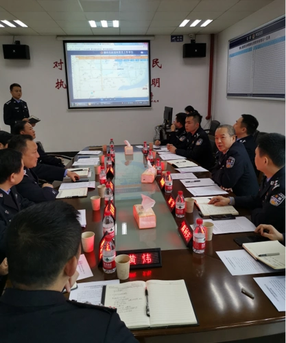 夏晓鸥一行在天元公安分局泰山路派出所调研