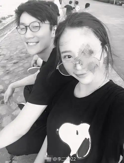 已故艺人乔任梁30岁冥诞生前女友李二微博分享恩爱同框合影