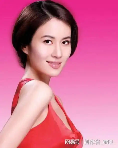 网友因为李国庆之前的"抢公章"事件调侃:"叶璇,看好你的公章.