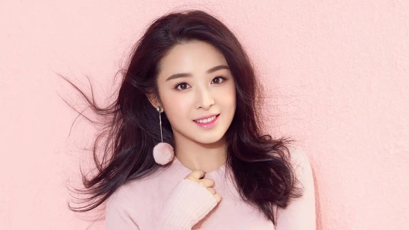 气质女性张含韵高清写真宽屏桌面壁纸