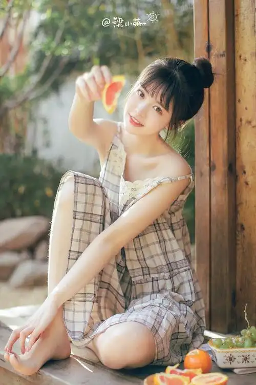 美女穿条纹格子吊带裙,温柔,淑女,甜美,好漂亮的女孩,吊带裙美女长相