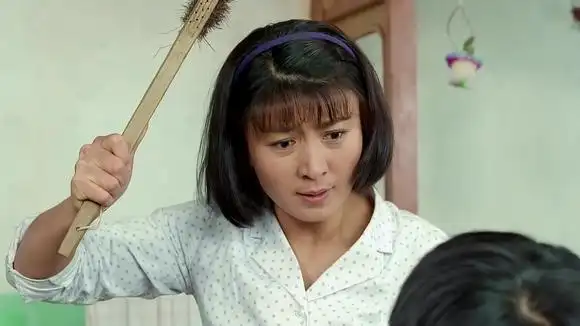 俺娘田小草:大龙逃课捡破烂,大娘要上家法,听说原因后不舍得了