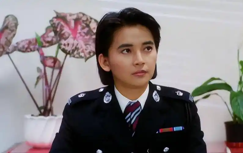 "霸王花"胡慧中:黑帮老大爱她一生,现任入狱也不离不弃