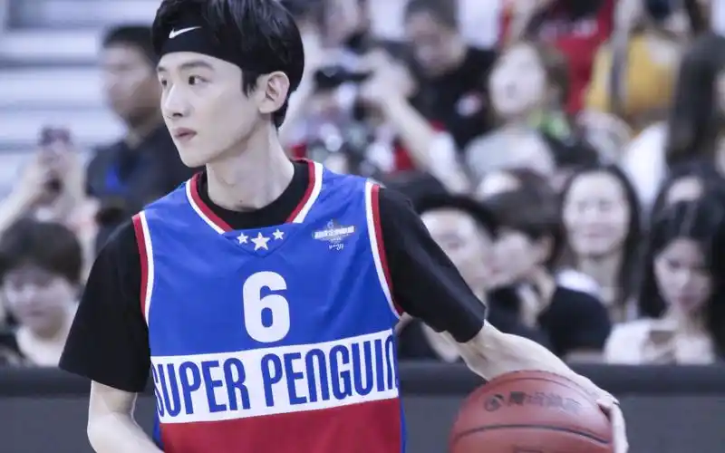 【白敬亭】20180915超级企鹅红蓝大赛-球卡住了_哔哩哔哩 (゜-゜)つロ