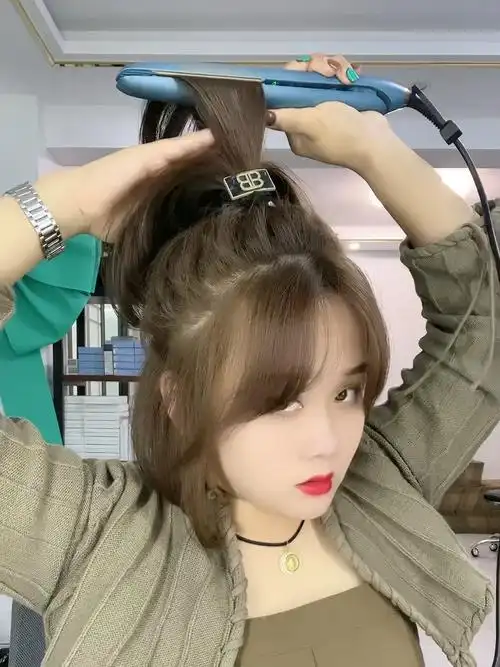 半扎马尾适合自己女生的发型绝对加分减龄