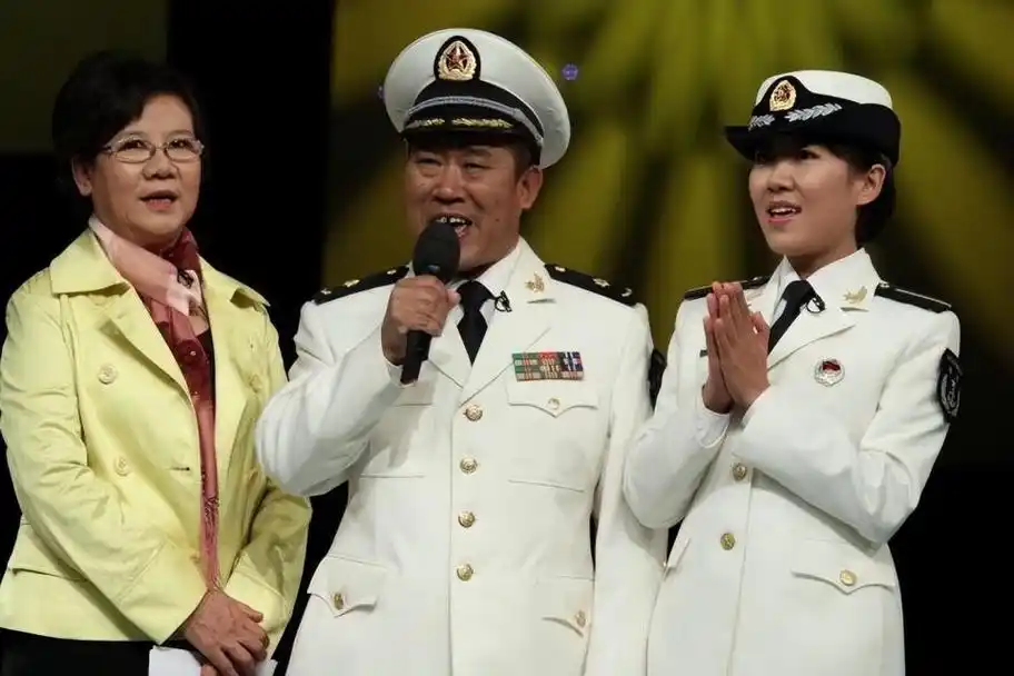 杜旭东全家福曝光!他"歪瓜裂枣"女儿貌美如花,老婆端庄优雅