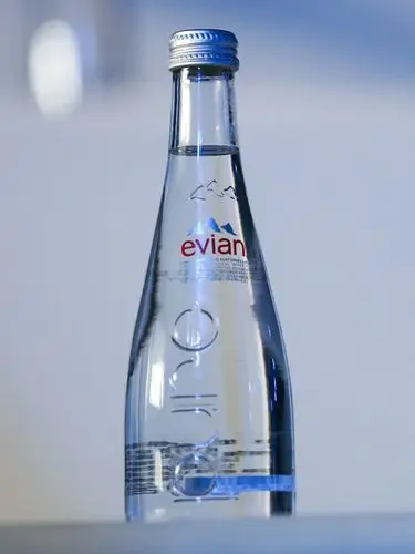 evian依云天然矿泉水330ml20瓶玻璃瓶整箱装法法国饮用水