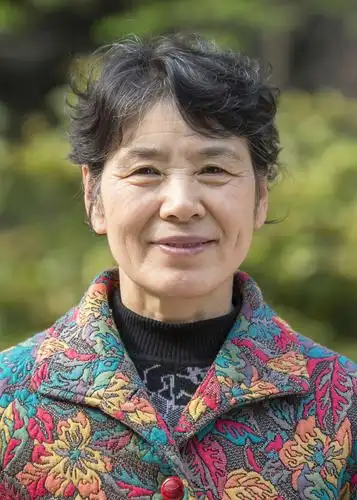 光影里的笑容--68位老同志的电子版证件照 - 美篇