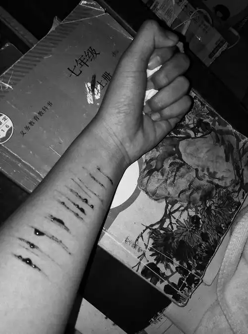 七月的风,八月的雨,卑微的我喜欢遥远的你愿自己今后充满成熟,稳重