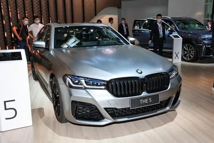 2020北京车展宝马带来了中期改款的华晨宝马5系
