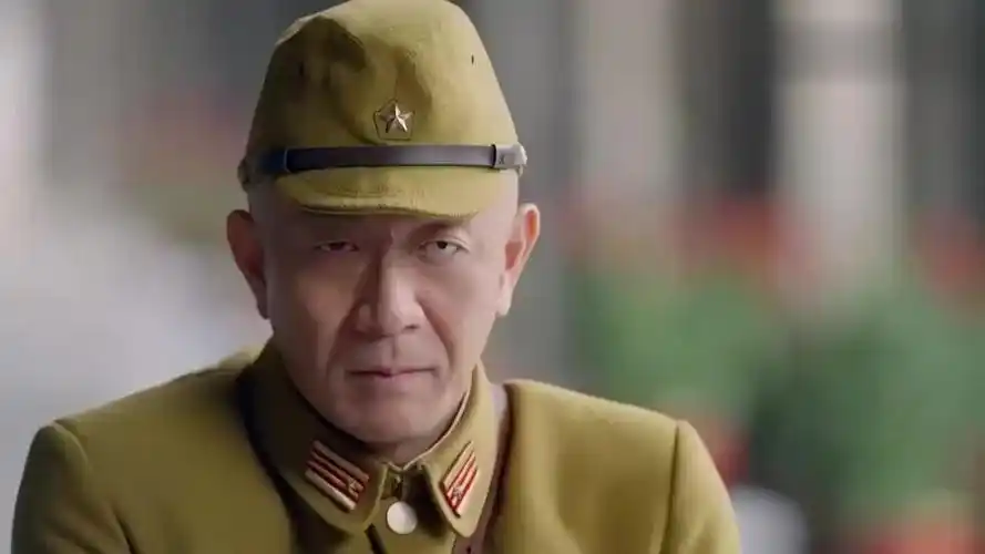 女特工假意投靠鬼子,表彰会上用暗语给八路传情报