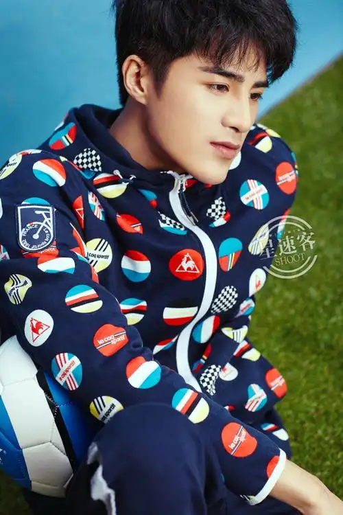 新浪娱乐讯 《小时代》里姜潮饰演的席城"危险而又迷人,残忍而又深情"