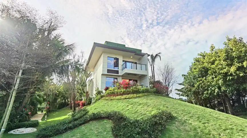 海棠湾碧桂园叠墅,154㎡赠首层花园及地下室,看不腻的山林海边