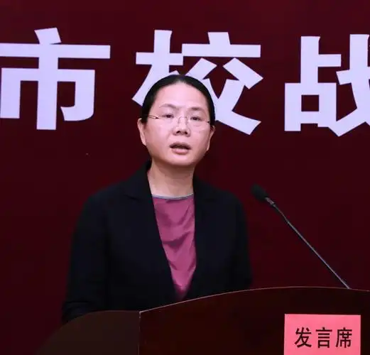 河源市市长叶梅芬出席签约仪式并致辞