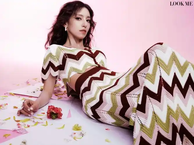 偶像研究所lookme#梁心颐超话  慢慢地以简单对复杂,以纯净对喧嚣