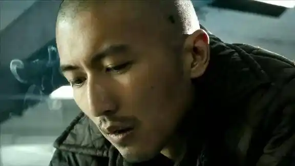 线人谢霆锋颜值真高就连剃光头都这么帅气被圈粉