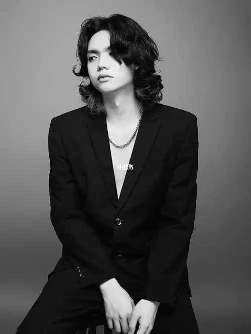 日系  #黑白摄影  #男生发型  #男生长发  #男生卷发  #日系少年