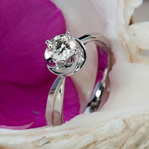 戒指钻戒梦克拉18k金钻石钻石50分求婚结婚女戒手饰