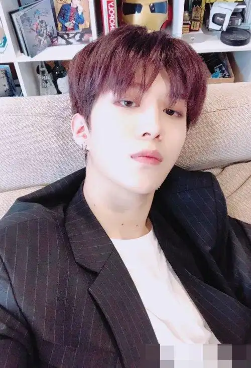 男生低调帅气的染发造型 时尚更流行浅淡色示范