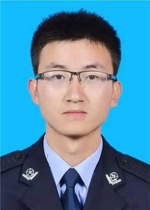 化解两起邻里纠纷;组织社区群众开展消防演练;为两位群众办理居住证