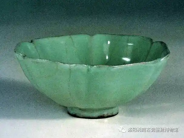 两岸故宫宋代官窑瓷器精品选