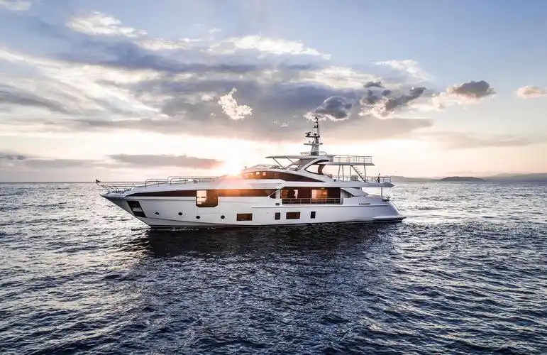 阿兹慕(azimut)grande35metri游艇价格约3000万美元