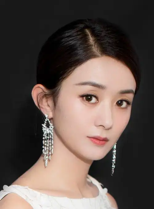 赵小刀紫色腮红修肤色 "女王"也要好人缘