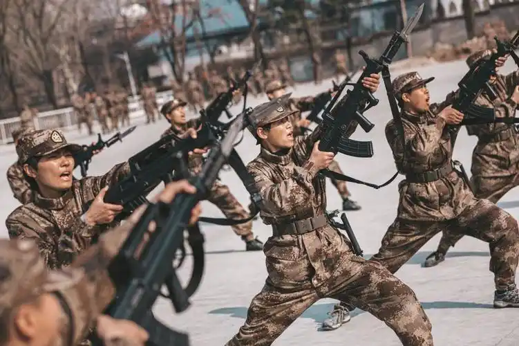 看战略支援部队某部女兵的别样风采