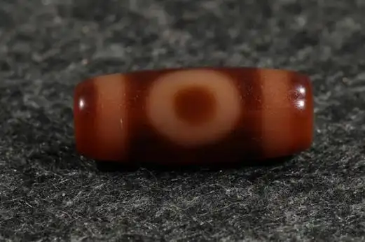 用水和灯光鉴别天珠