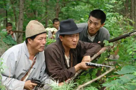 演员房子斌和杨雨婷,共同演绎的建国60周年献礼影片《赵尚志威震哈东