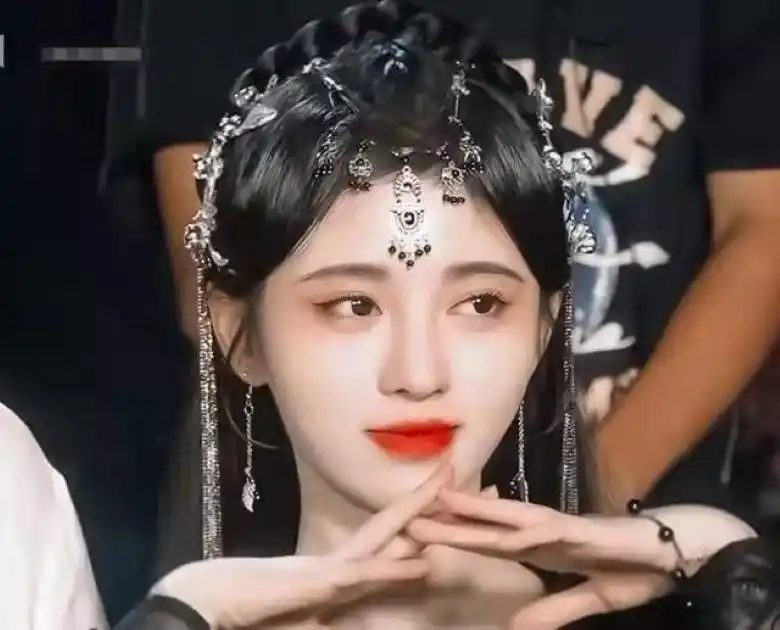 鞠婧祎素颜照,卸妆后肌肤无瑕疵,不愧是"四千年美女"