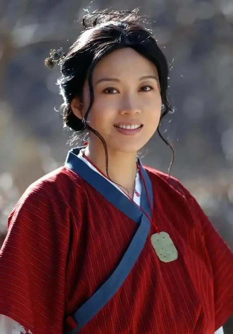 随着电视剧《外婆的新世界》热播,剧中同时饰演孙玉萍和孙玉兰的陕西