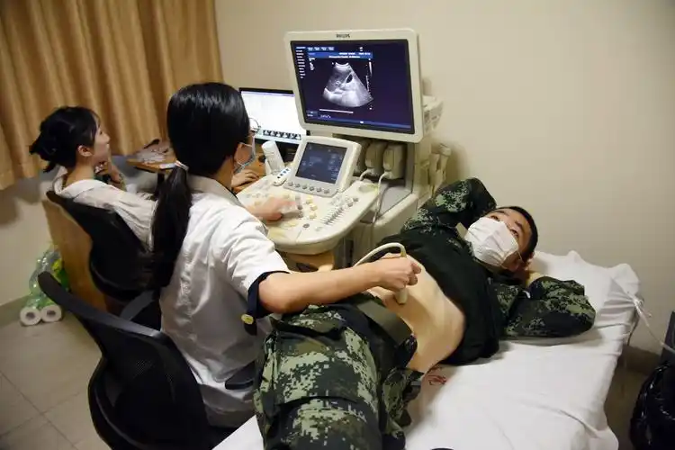 武警福建总队龙岩支队组织官兵进行健康体检