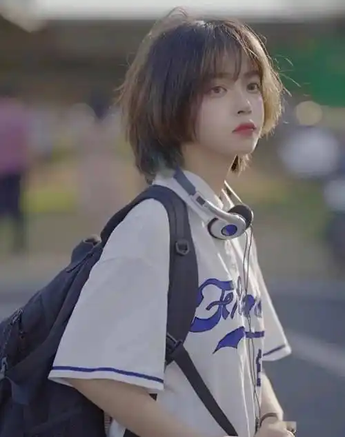 "少年感短发",肉脸也好看._发型_中国_人类