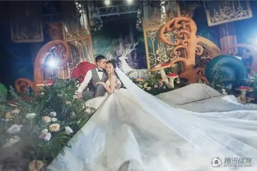 张成龙与妻子婚礼似仙境 女儿当花童简直萌翻了