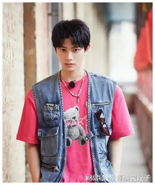 丁禹兮最近也是开始运动健身了,有了腹肌以后,更加迷人了!