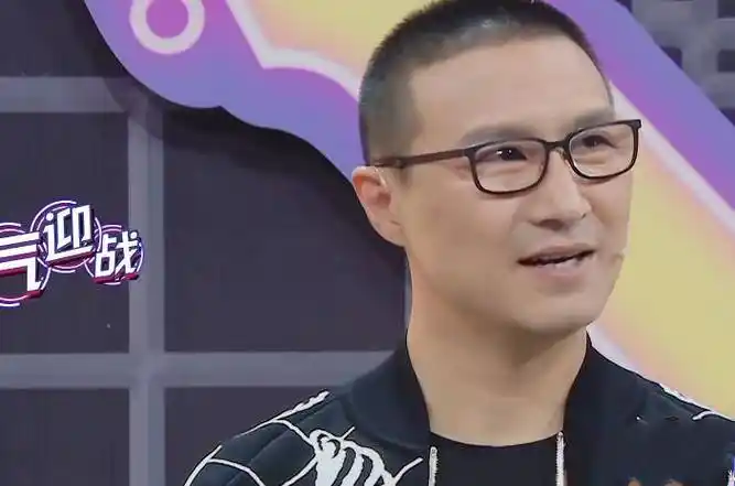 汪峰的近视眼镜到底有多厚?