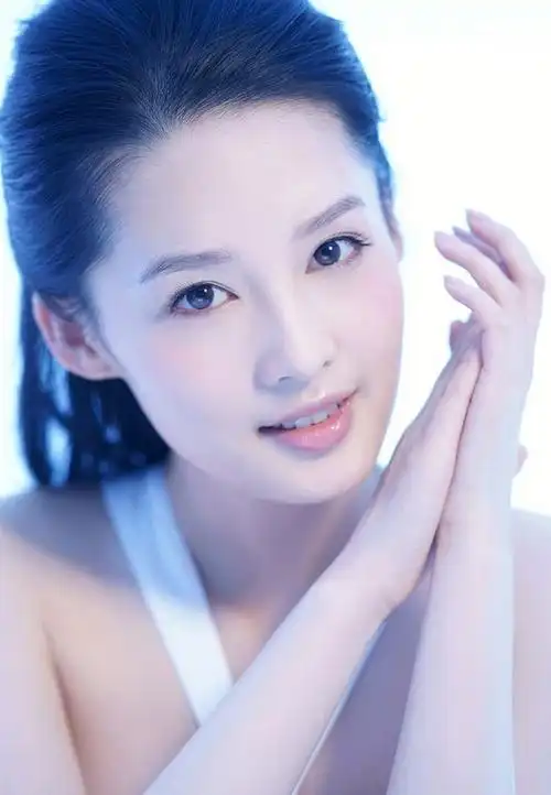 2021年6月,当今军旅题材戏《爱上特种兵》在爱奇艺热播,一线女明星