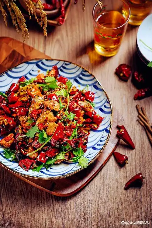 其中,"麻辣"更是川菜最具特色的口味,住在四川