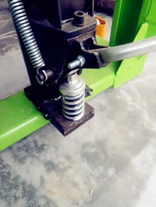 手动液压堆高车油缸怎么维修