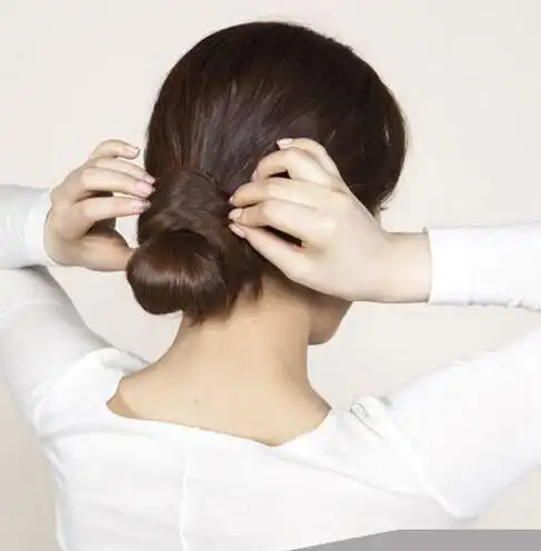 韩式发型扎法步骤 示范职场开运术