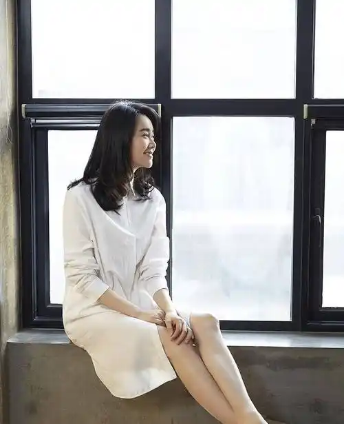 左小青惊艳泳装亮相,网友疯狂热议:绝世美女谁能抗拒?_人们_泳衣_形象