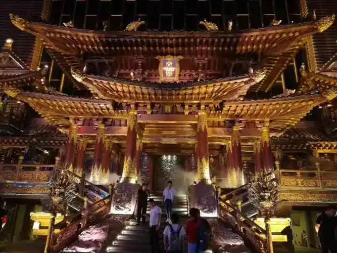 天阙酒吧(和平路店)-"西安的夜店基本都被00后攻占了,反而大叔.